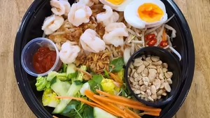 Pho tôm chộn -- Garnélarákos saláta rizstésztával.