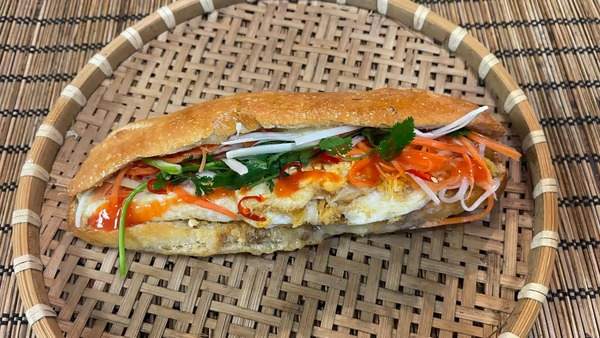 Banh mi SG 4 trung op la--vietnami szedvics tükörtojással .